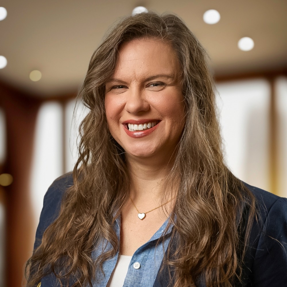 A headshot of Julie Davis.